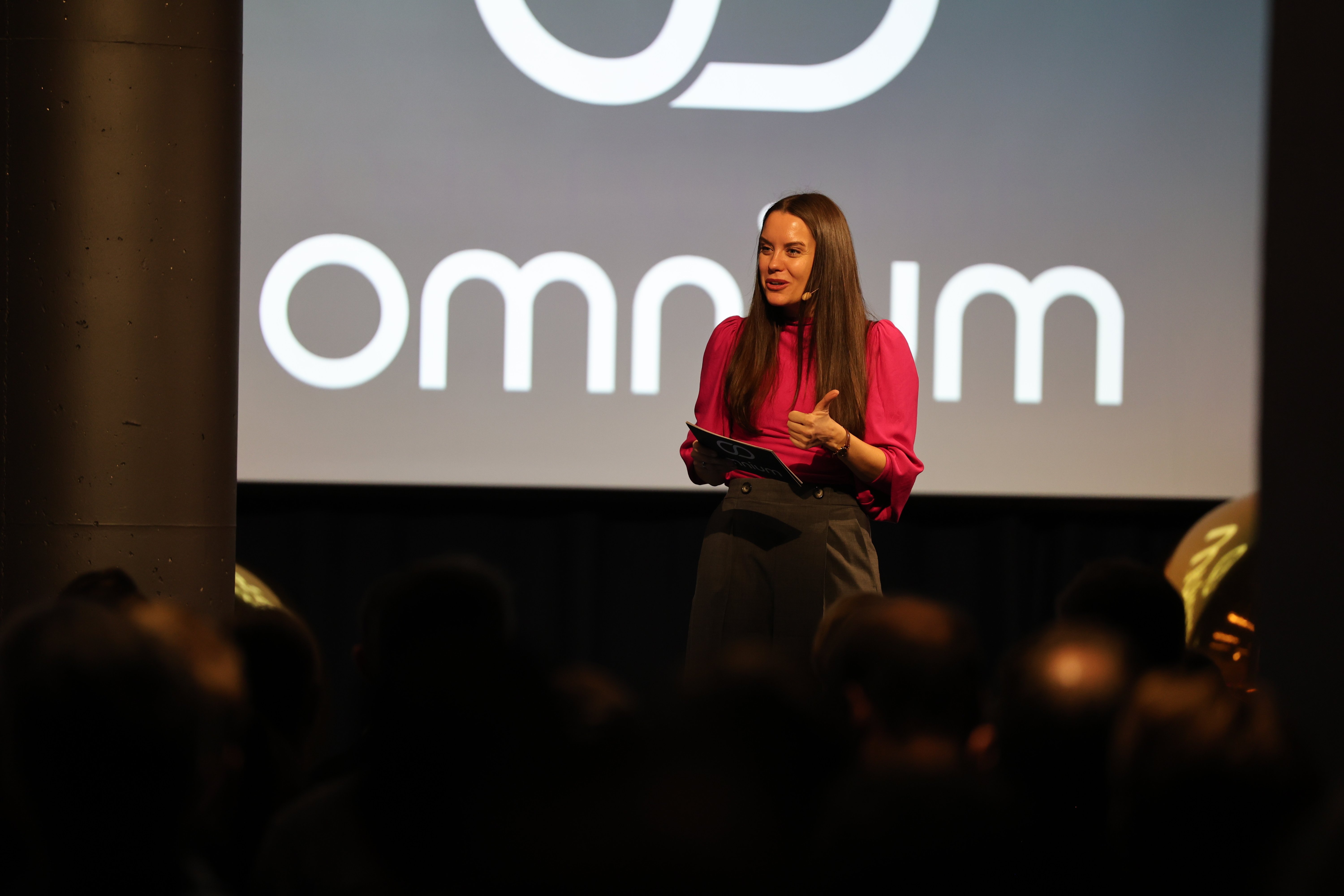 Elisabeth Nissen Eide, Host